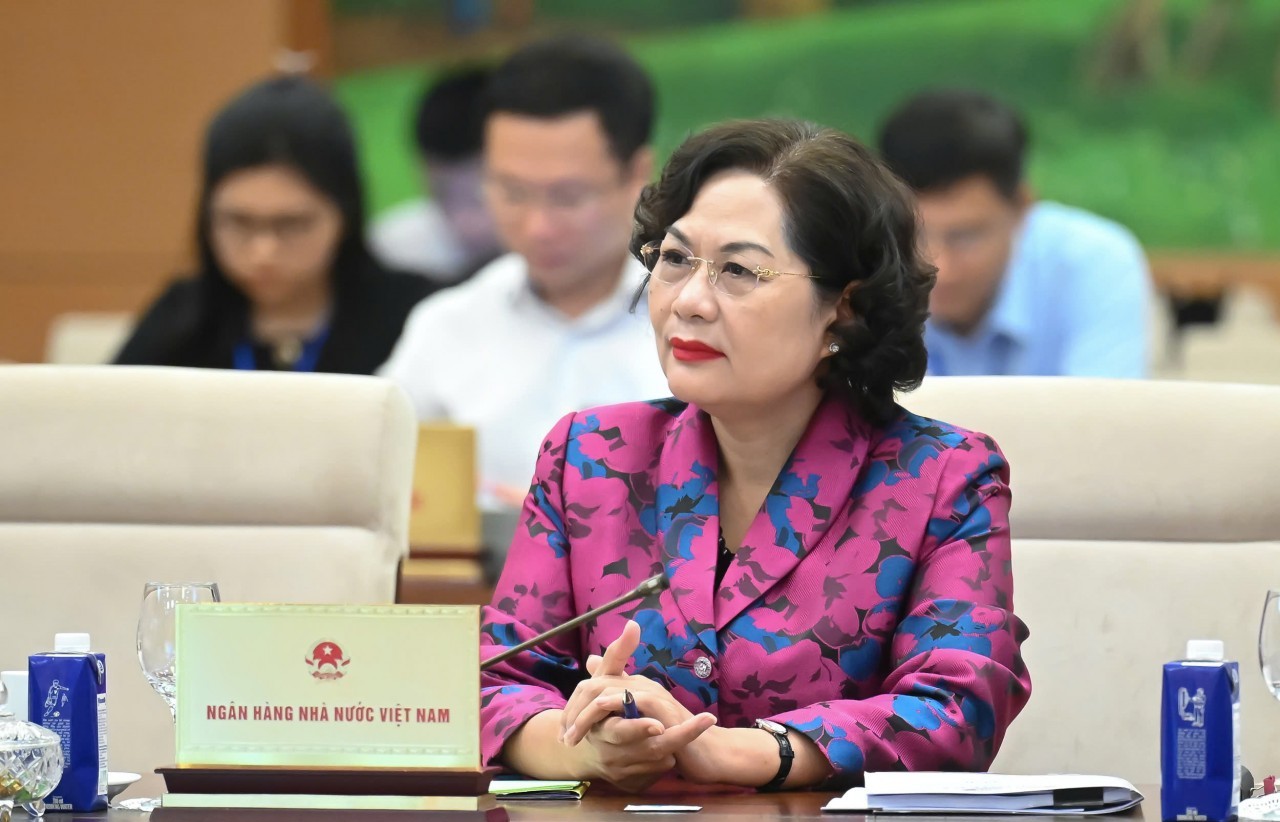 thong doc nguyen thi hong cho vay dac biet khong su dung tien tu ngan sach
