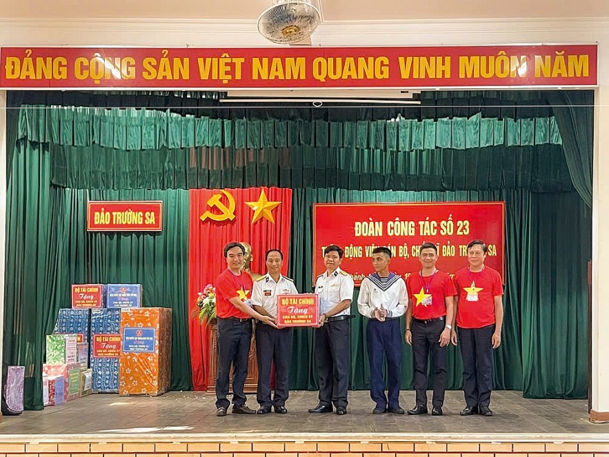 Trường Sa ngày càng gần Trường Sa ngày càng gần
