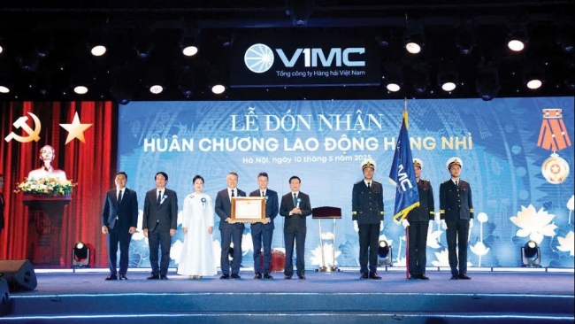 vimc huong den cac tieu chuan quoc te ve van tai bien xanh logistics thong minh