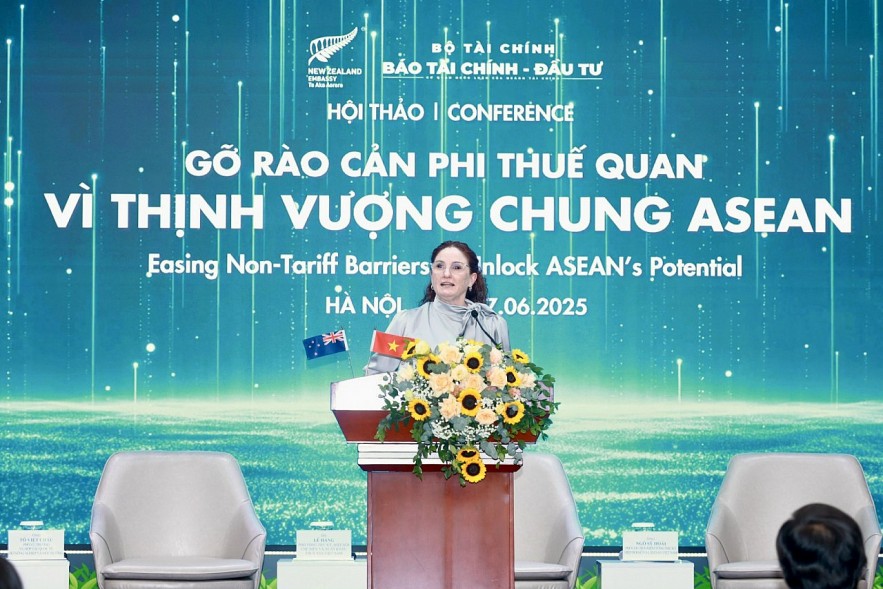 Rào cản phi thuế quan vẫn đang là thách thức đối với cộng đồng doanh nghiệp Rào cản phi thuế quan vẫn đang là thách thức đối với cộng đồng doanh nghiệp