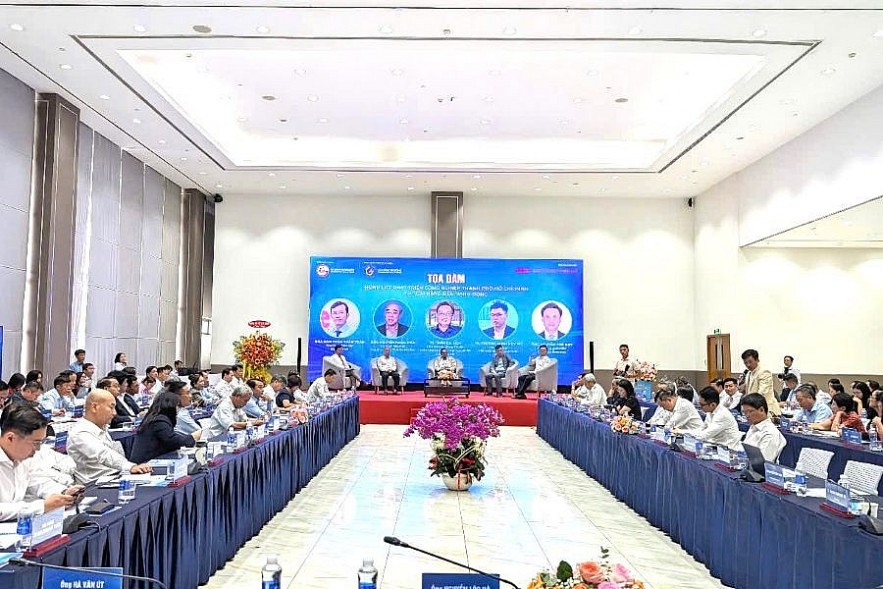 Chuyên gia thảo luận giải pháp phát triển hiệu quả công nghiệp TP. Hồ Chí Minh. Ảnh: Việt Dũng