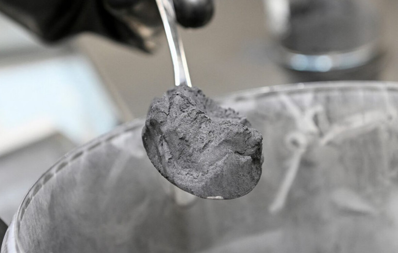 Mỹ áp thuế 160% đối với vật liệu pin nhập khẩu từ Trung Quốc Theo dữ liệu của BloombergNEF, năm ngoái, Mỹ nhập khoảng 180.000 tấn graphit, trong đó khoảng 2/3 đến từ Trung Quốc. (Nguồn: Reuters)