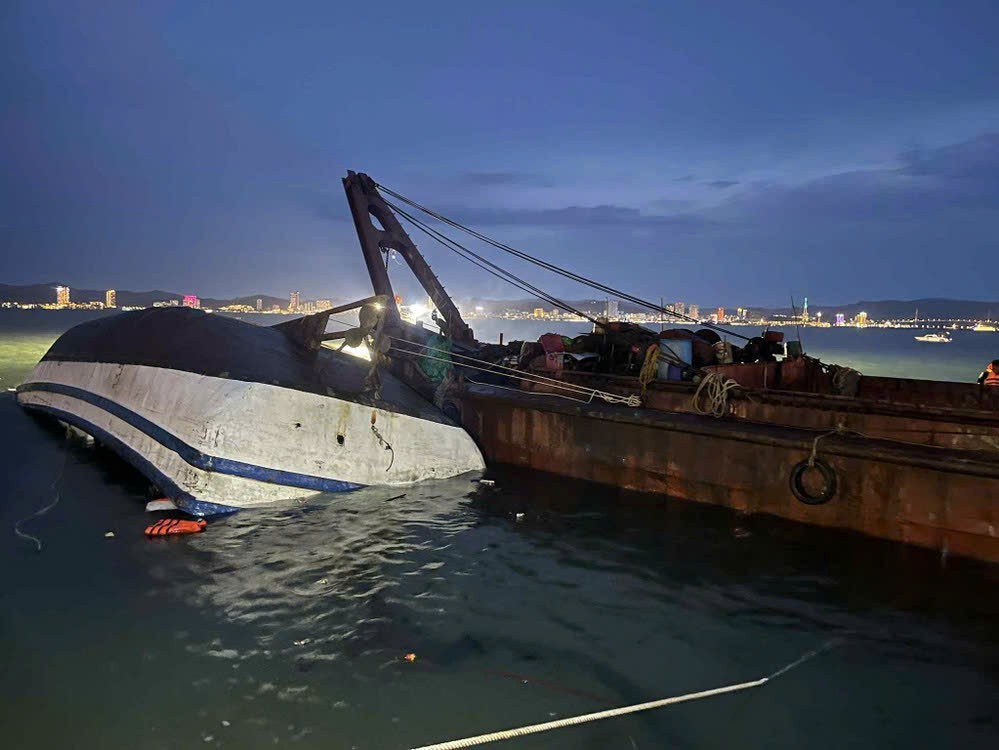 Manulife chi trả nhanh hơn 6 tỷ đồng cho 3 gia đình nạn nhân trong vụ lật tàu tại Hạ Long