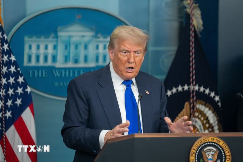 Tổng thống Mỹ Donald Trump phát biểu họp báo tại Nhà Trắng. (Nguồn: THX/TTXVN)