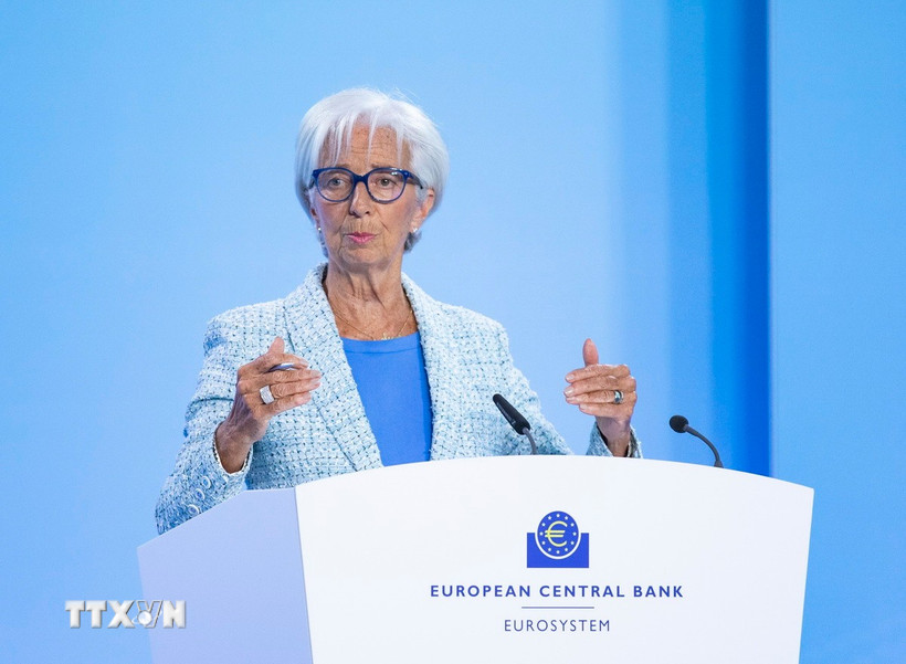 Chủ tịch ECB Christine Lagarde phát biểu trong một cuộc họp báo ở Frankfurt, Đức. (Ảnh: THX/TTXVN)