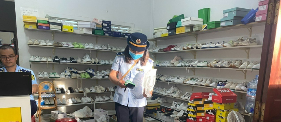 Nói không với hàng giả, hàng nhái: “Lá chắn” hữu hiệu bảo vệ thị trường trong nước