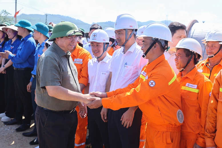 Thủ tướng: Dứt khoát hoàn thành đường dây 500 kV Lào Cai-Vĩnh Yên trong 6 tháng thay vì 2 năm- Ảnh 5.
