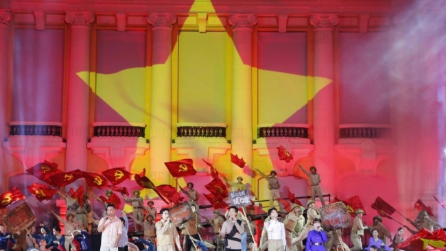 chuong trinh nghe thuat dac biet ha noi tu mua thu lich su nam 1945 hung trang va tu hao