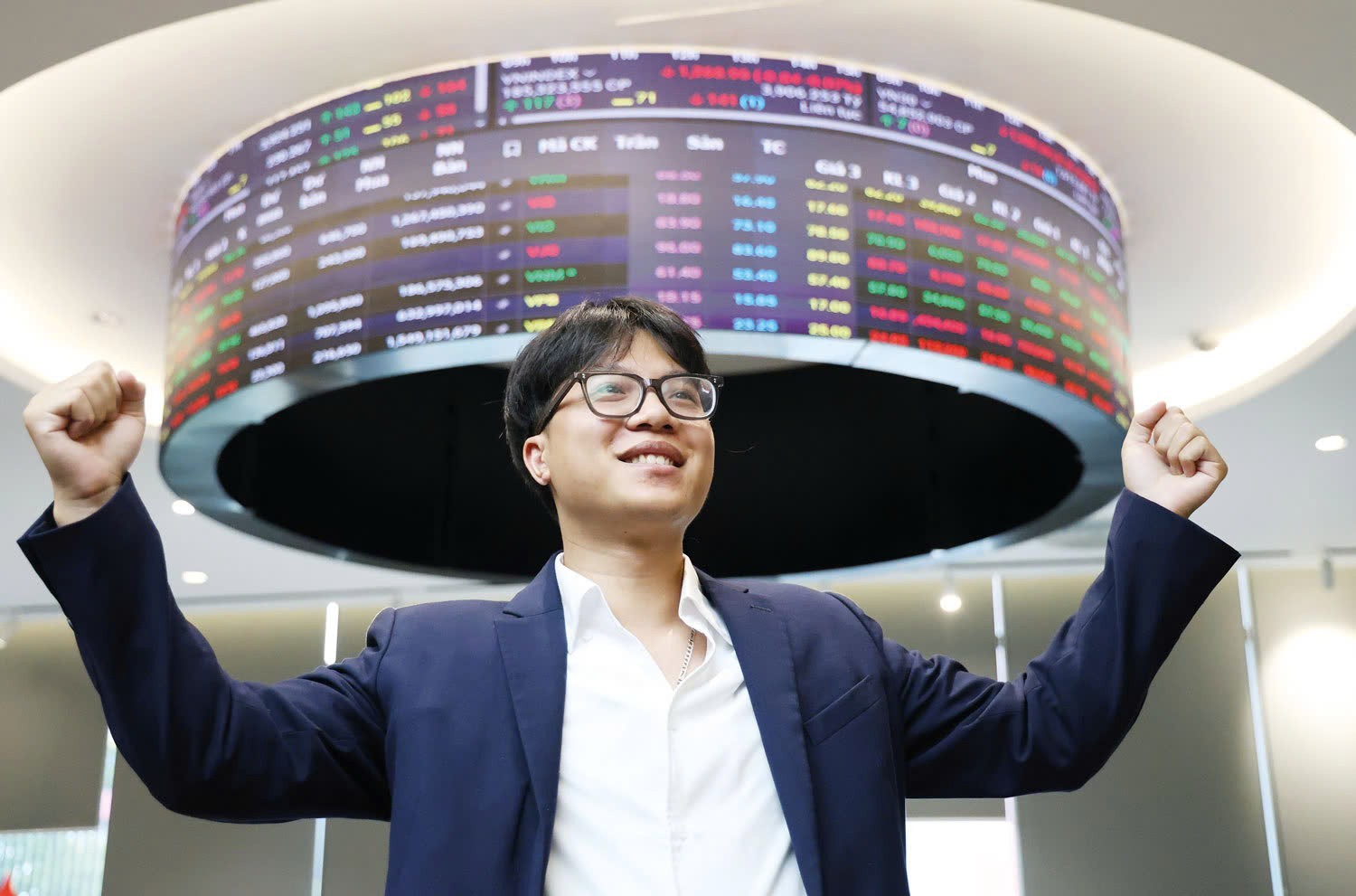 Chứng khoán ngày 4/9: Hồi cuối phiên, VN-Index tiến sát mốc 1.700 điểm