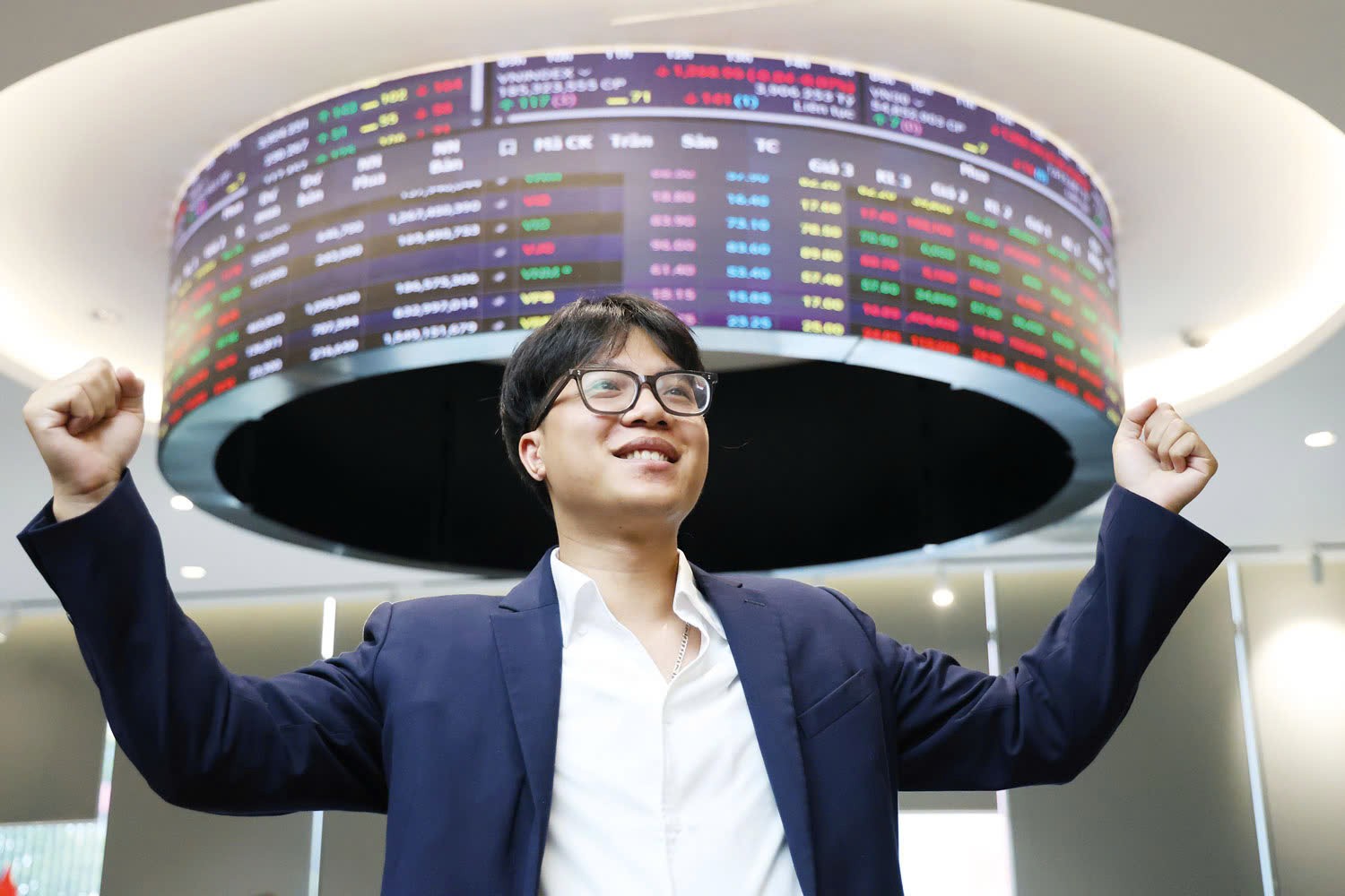 Chứng khoán ngày 4/9: Hồi cuối phiên, VN-Index tiến sát mốc 1.700 điểm