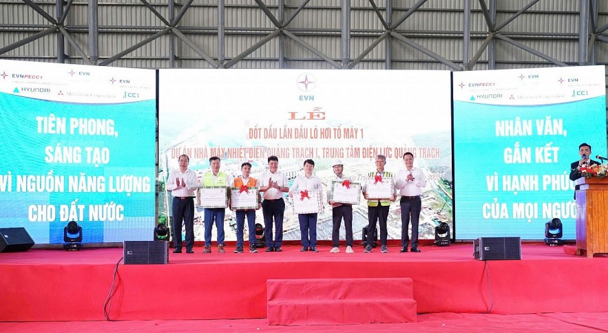 Thực hiện thành công đốt dầu lần đầu lò hơi Tổ máy số 1, Nhà máy nhiệt điện Quảng Trạch I Thực hiện thành công đốt dầu lần đầu lò hơi Tổ máy số 1, Nhà máy nhiệt điện Quảng Trạch I