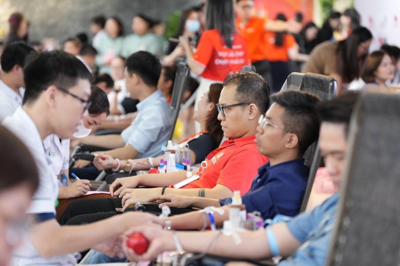 Cán bộ nhân viên ROX Group góp những Giọt thương, lan tỏa giá trị sống đẹp Cán bộ nhân viên ROX Group góp những Giọt thương, lan tỏa giá trị sống đẹp