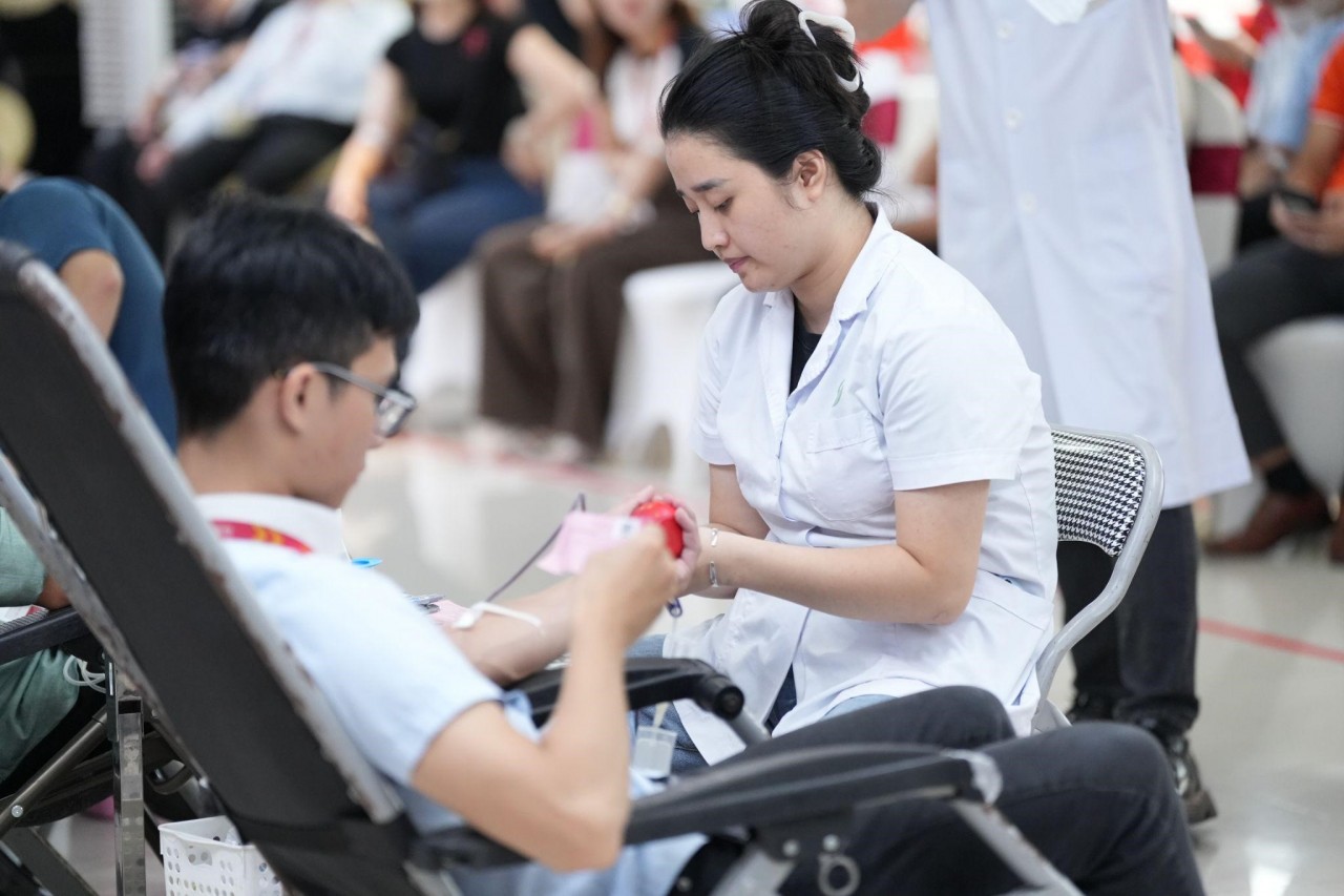 Cán bộ nhân viên ROX Group góp những Giọt thương, lan tỏa giá trị sống đẹp Cán bộ nhân viên ROX Group góp những Giọt thương, lan tỏa giá trị sống đẹp