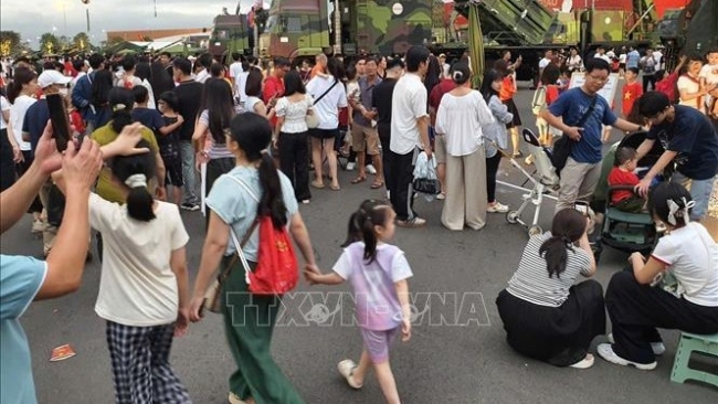 Triển lãm thành tựu đất nước mỗi ngày đón hàng trăm nghìn lượt khách tham quan
