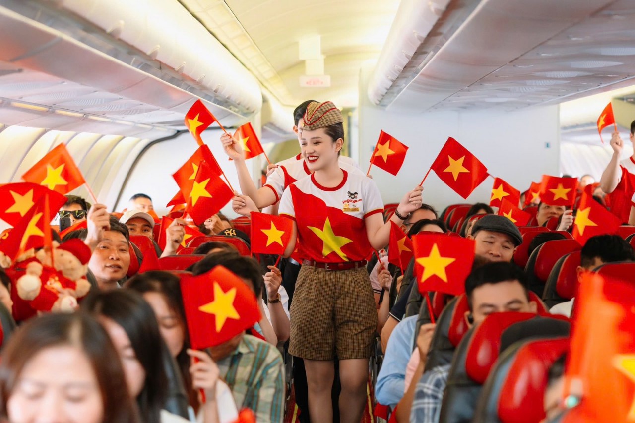Những chuyến bay Vietjet mang cờ đỏ - sao vàng rực rỡ khắp trong, ngoài nước dịp kỷ niệm 80 năm Quốc khánh 2/9
