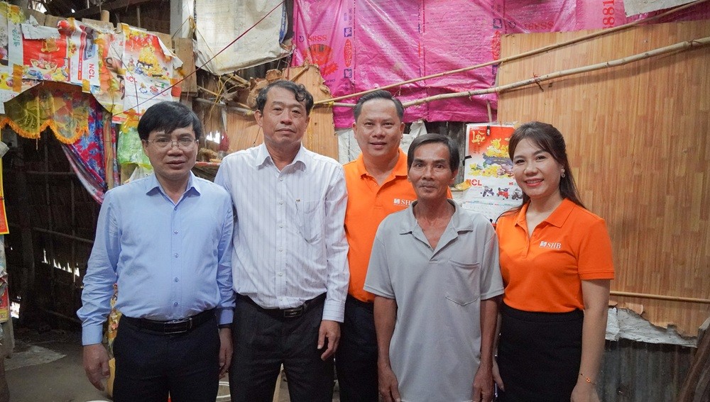 SHB vinh dự nhận Bằng khen của Thủ tướng vì những đóng góp tích cực trong chương trình xóa nhà tạm, dột nát