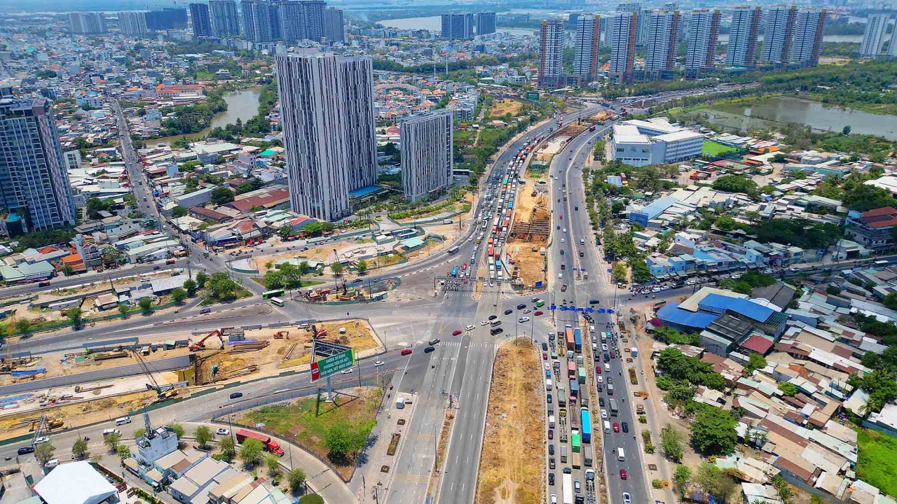 Bố trí, giải ngân vốn đầu tư công đầy đủ, kịp thời cho các dự án trọng điểm