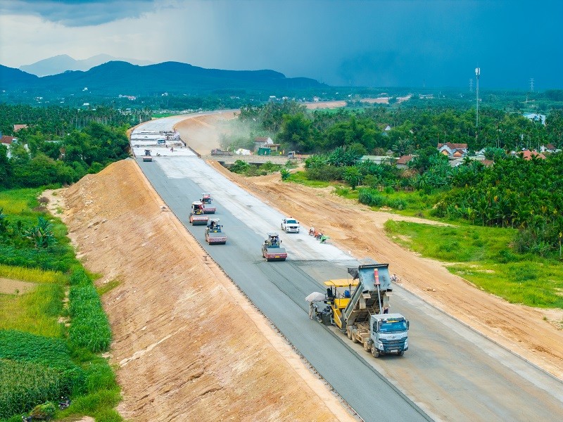 Bố trí, giải ngân vốn đầu tư công đầy đủ, kịp thời cho các dự án trọng điểm
