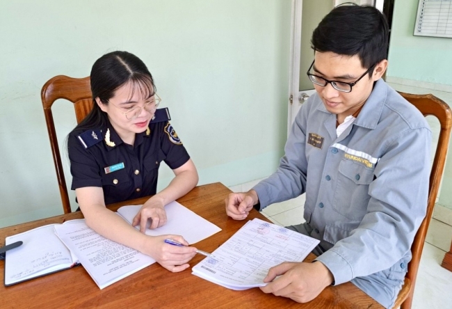 Hải quan khu vực XIII đẩy mạnh thu hồi nợ thuế, chống buôn lậu