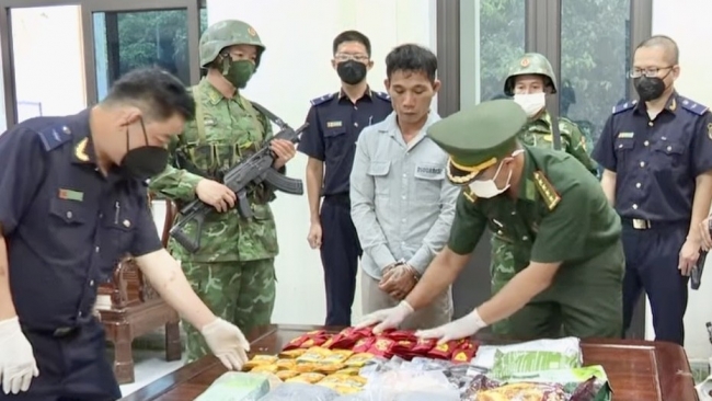 Hà Tĩnh: Hải quan triệt phá vụ vận chuyển gần 14 kg ma tuý qua cửa khẩu Cầu Treo