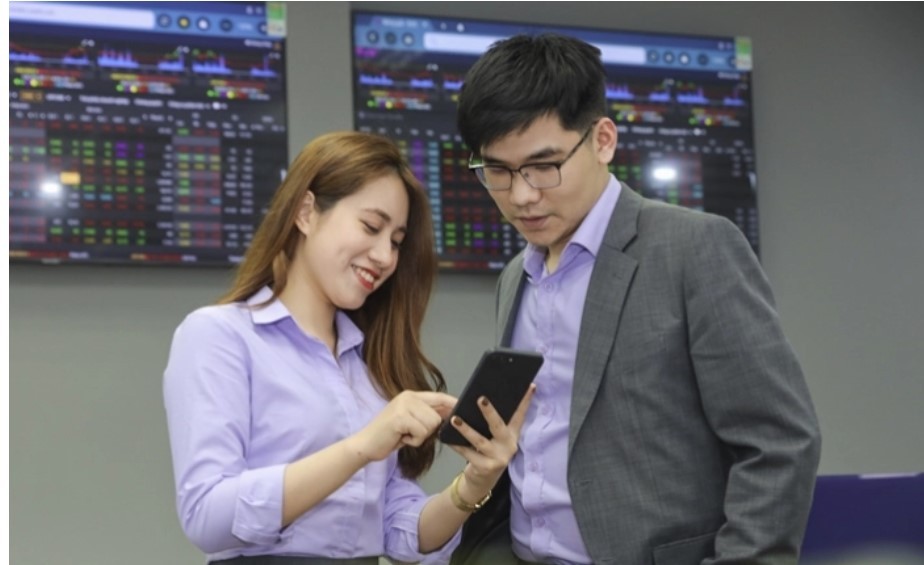 Chứng khoán ngày 29/12: Cổ phiếu bất động sản, dầu khí dẫn dắt, VN-Index tăng điểm mạnh phiên đầu tuần