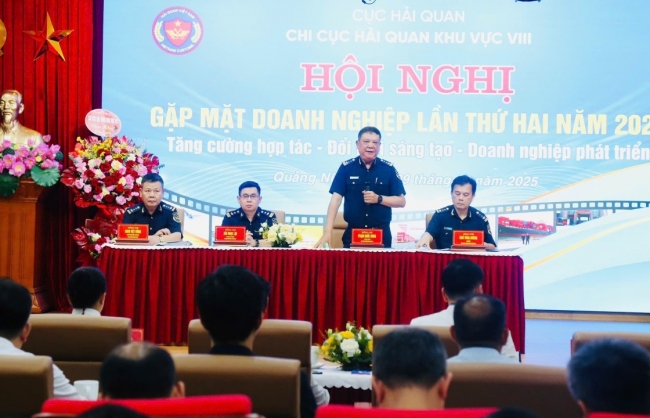 chi cuc hai quan khu vuc viii to chuc gap mat doanh nghiep