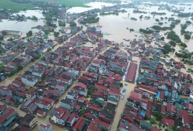 hang nghin tan gao va thiet bi cuu ho duoc cap phat khan cap toi tinh cao bang va lang son