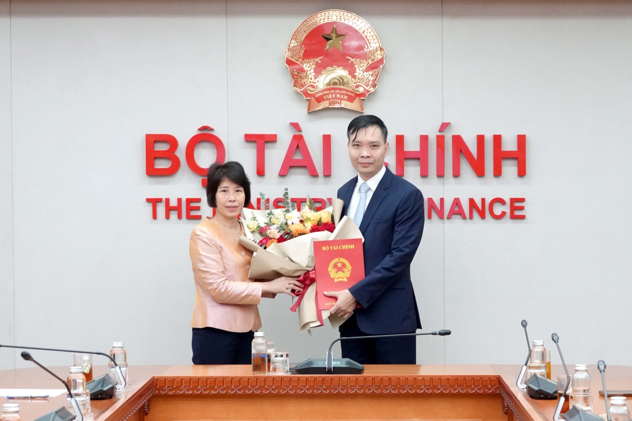 Bộ Tài chính công bố và trao quyết định bổ nhiệm Cục trưởng Cục Đầu tư nước ngoài