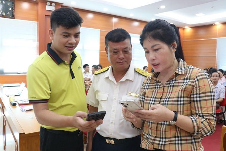 Thuế tỉnh Phú Thọ khẩn trương hỗ trợ hộ kinh doanh chuyển đổi sang kê khai, nộp thuế Thuế tỉnh Phú Thọ khẩn trương hỗ trợ hộ kinh doanh chuyển đổi sang kê khai, nộp thuế