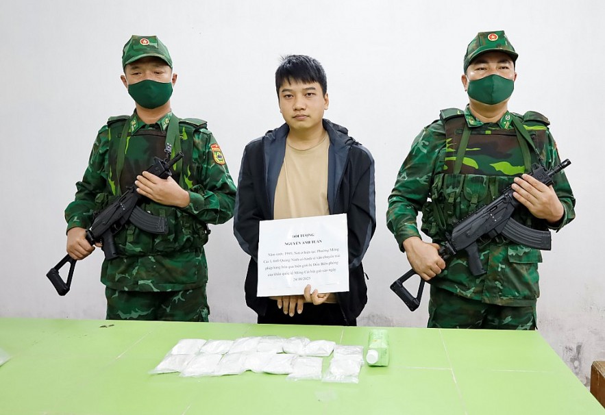 Biên phòng- Hải quan cửa khẩu Móng Cái bắt vụ vận chuyển trái phép 8 kg bạc