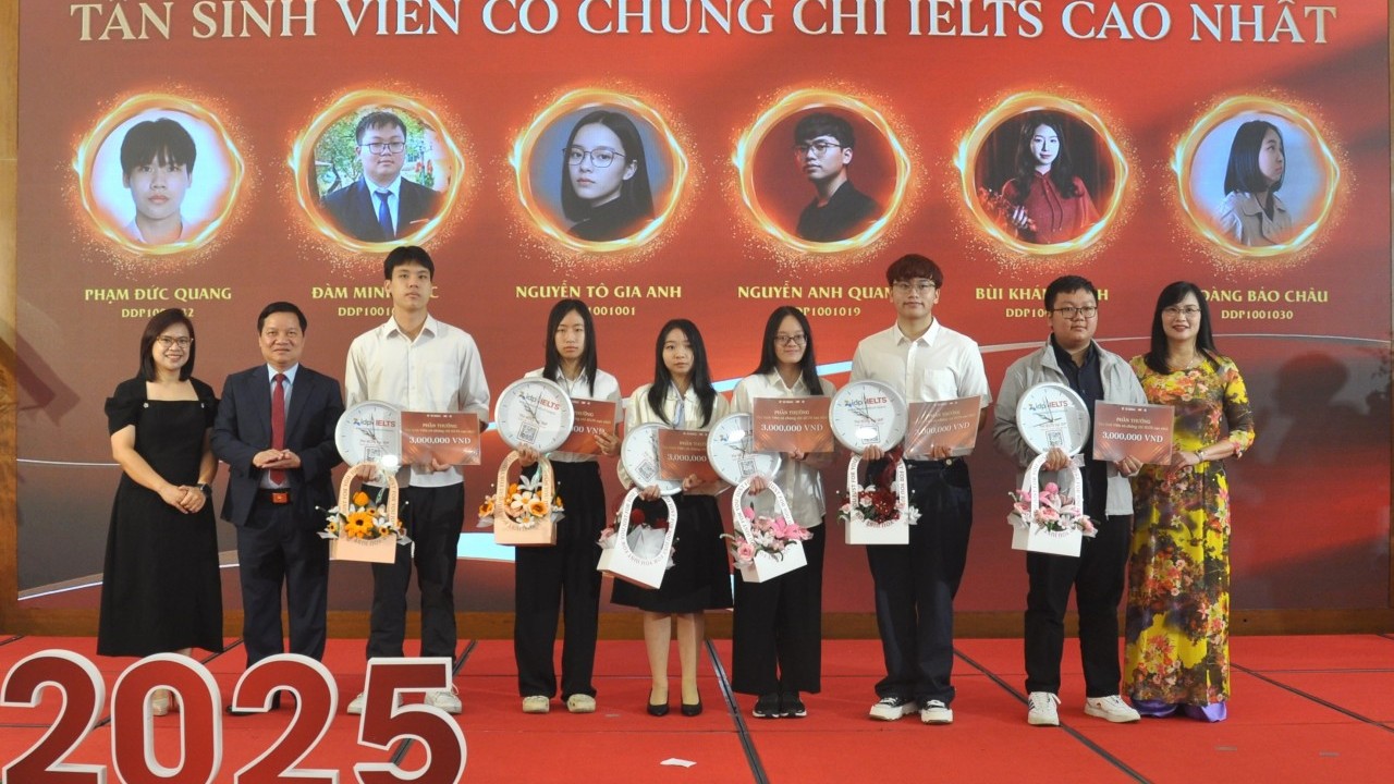 Viện Đào tạo quốc tế vinh danh tân sinh viên DDP và chào mừng năm học 2025 - 2026