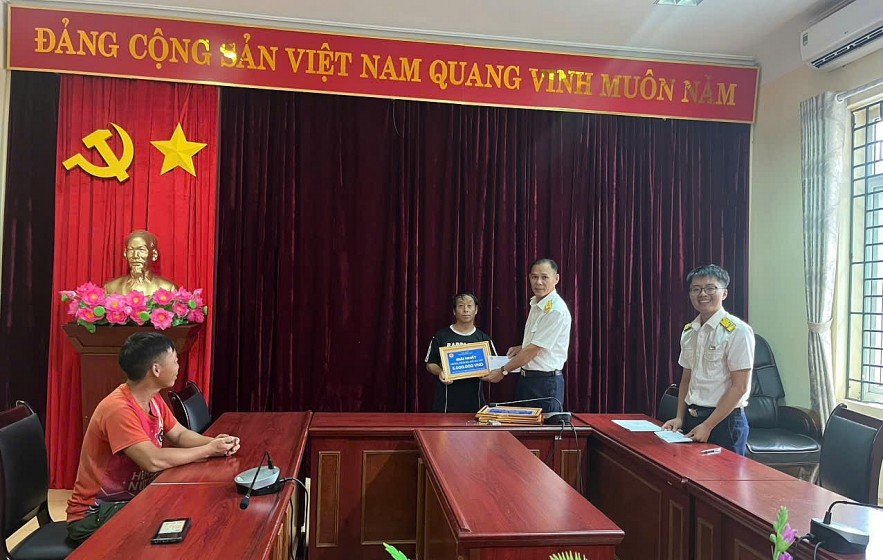Thuế tỉnh Điện Biên trao thưởng hóa đơn may mắn quý I và II/2025 Thuế tỉnh Điện Biên trao thưởng hóa đơn may mắn quý I và II/2025