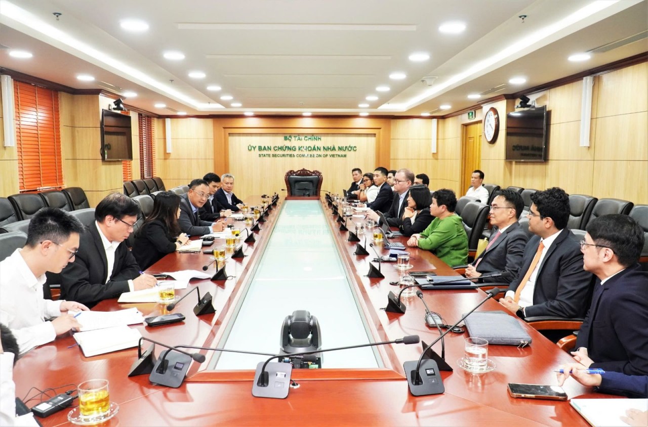 Ủy ban Chứng khoán Nhà nước làm việc với FTSE Russell về các giải pháp nhằm đáp ứng lộ trình nâng hạng theo kế hoạch Ủy ban Chứng khoán Nhà nước làm việc với FTSE Russell về các giải pháp nhằm đáp ứng lộ trình nâng hạng theo kế hoạch