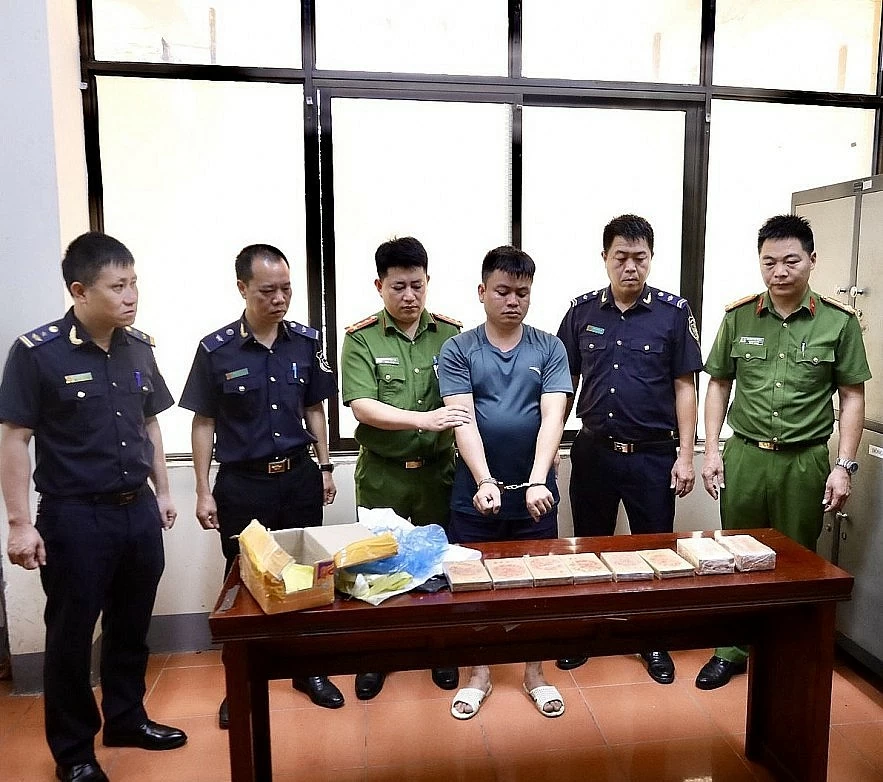 undefined Trao đổi kinh nghiệm đấu tranh chống ma tuý, buôn lậu qua biên giới Lạng Sơn