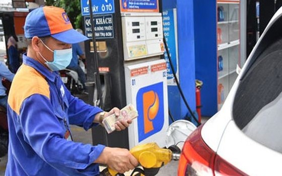 15h chiều ngày 6/11, giá xăng giảm 72-78 đồng/lít