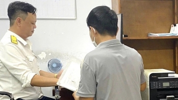 Thuế cơ sở 26 TP. Hồ Chí Minh không quản ngày nghỉ để hỗ trợ hộ kinh doanh