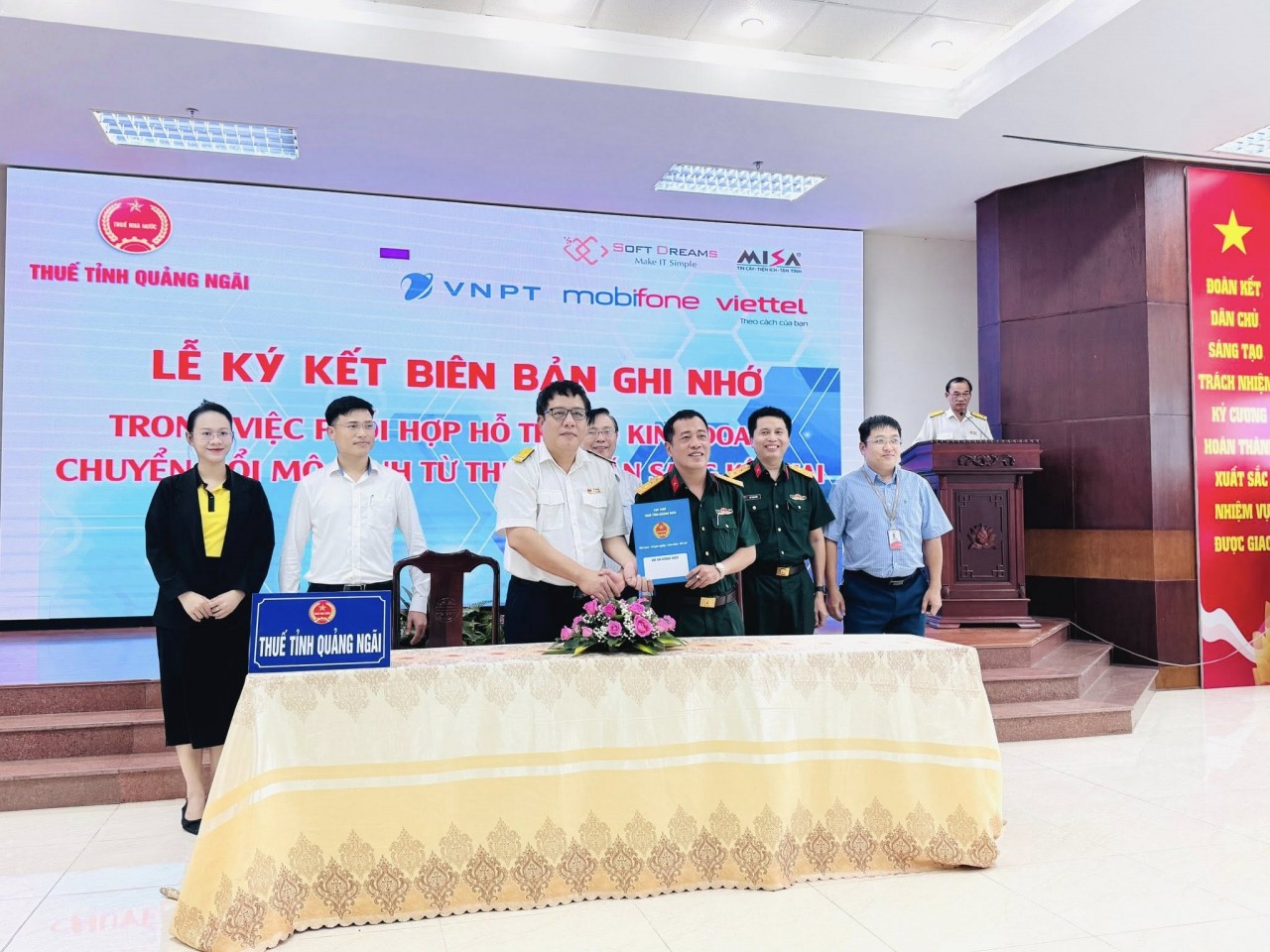 Thuế tỉnh Quảng Ngãi tập trung toàn lực triển khai 60 ngày cao điểm chuyển đổi mô hình thuế khoán sang kê khai Thuế tỉnh Quảng Ngãi tập trung toàn lực triển khai 60 ngày cao điểm chuyển đổi mô hình thuế khoán sang kê khai