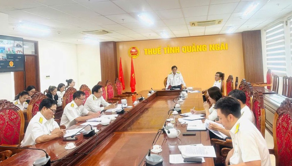 Thuế tỉnh Quảng Ngãi tập trung toàn lực triển khai 60 ngày cao điểm chuyển đổi mô hình thuế khoán sang kê khai Thuế tỉnh Quảng Ngãi tập trung toàn lực triển khai 60 ngày cao điểm chuyển đổi mô hình thuế khoán sang kê khai