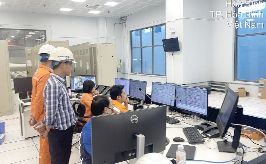 Hòa lưới thành công tổ máy số 2 dự án Nhà máy Thủy điện Hòa Bình mở rộng Hòa lưới thành công tổ máy số 2 dự án Nhà máy Thủy điện Hòa Bình mở rộng