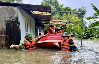 Hoa Kỳ viện trợ khẩn cấp thêm 500.000 USD cho Việt Nam sau các cơn bão liên tiếp