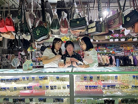 Thuế tỉnh Sơn La triển khai đồng bộ các giải pháp chuyển đổi sang kê khai với hộ kinh doanh Thuế tỉnh Sơn La triển khai đồng bộ các giải pháp chuyển đổi sang kê khai với hộ kinh doanh