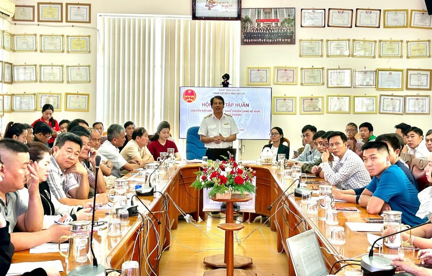 Thuế cơ sở 6 tỉnh Gia Lai tổ chức Hội nghị tập huấn chuyển đổi mô hình từ thuế khoán sang kê khai đối với hộ kinh doanh trên địa bàn 17 xã, phường.