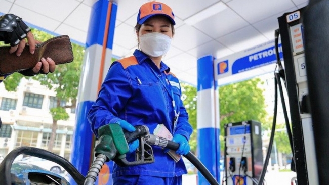 Giá xăng ngày mai dự báo có thể tăng từ 50 - 100 đồng/lít