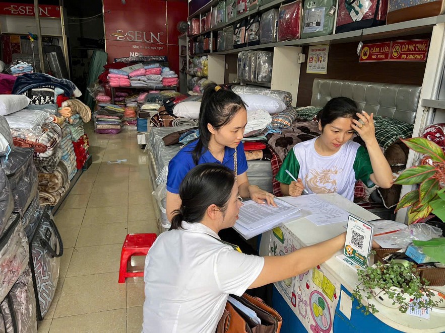 Đoàn Thanh niên Thuế tỉnh Điện Biên ra quân 30 ngày cao điểm chuyển đổi hộ kinh doanh sang kê khai thuế