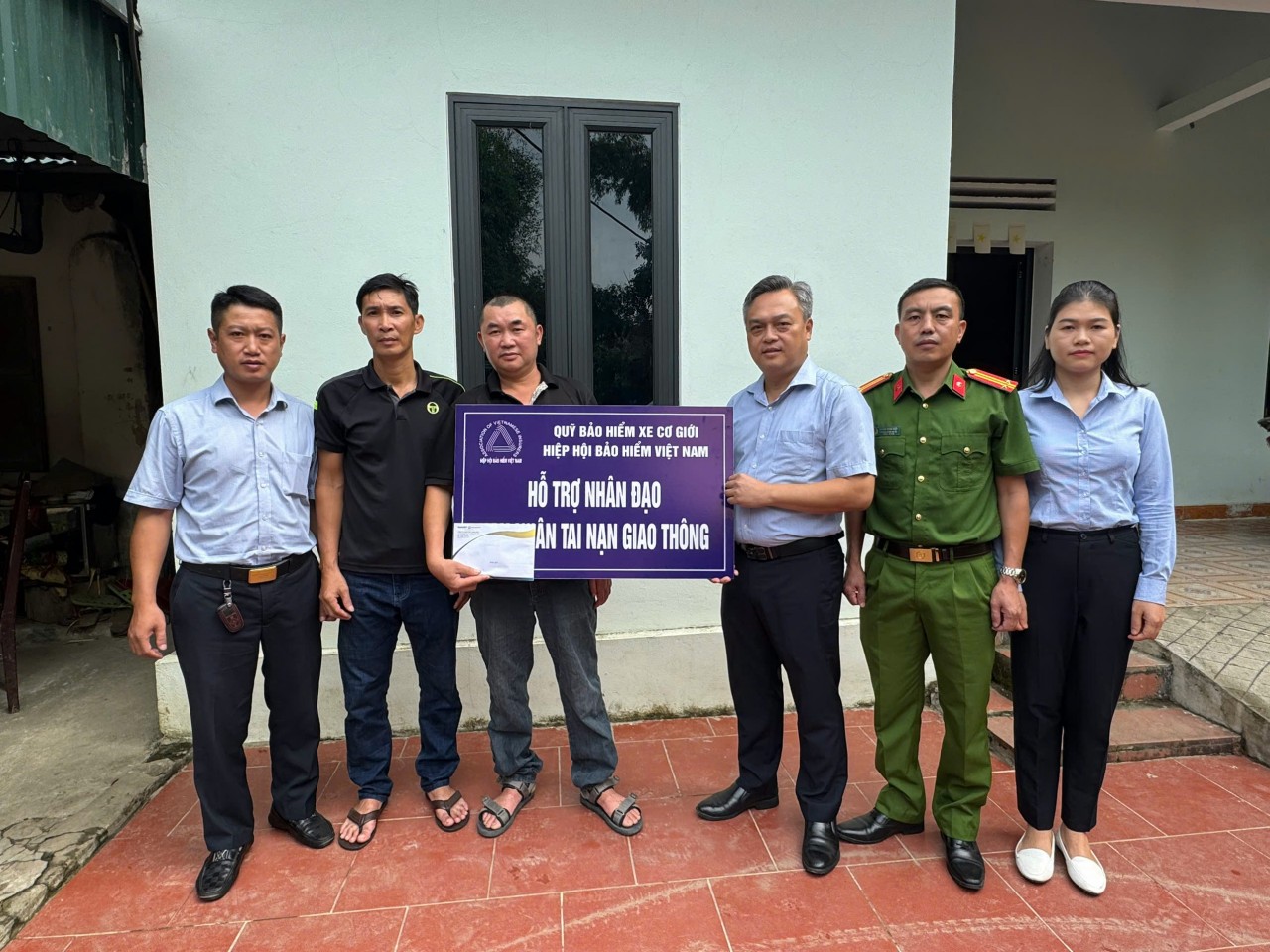 Quỹ Bảo hiểm xe cơ giới trao hỗ trợ nhân đạo cho nạn nhân tai nạn giao thông