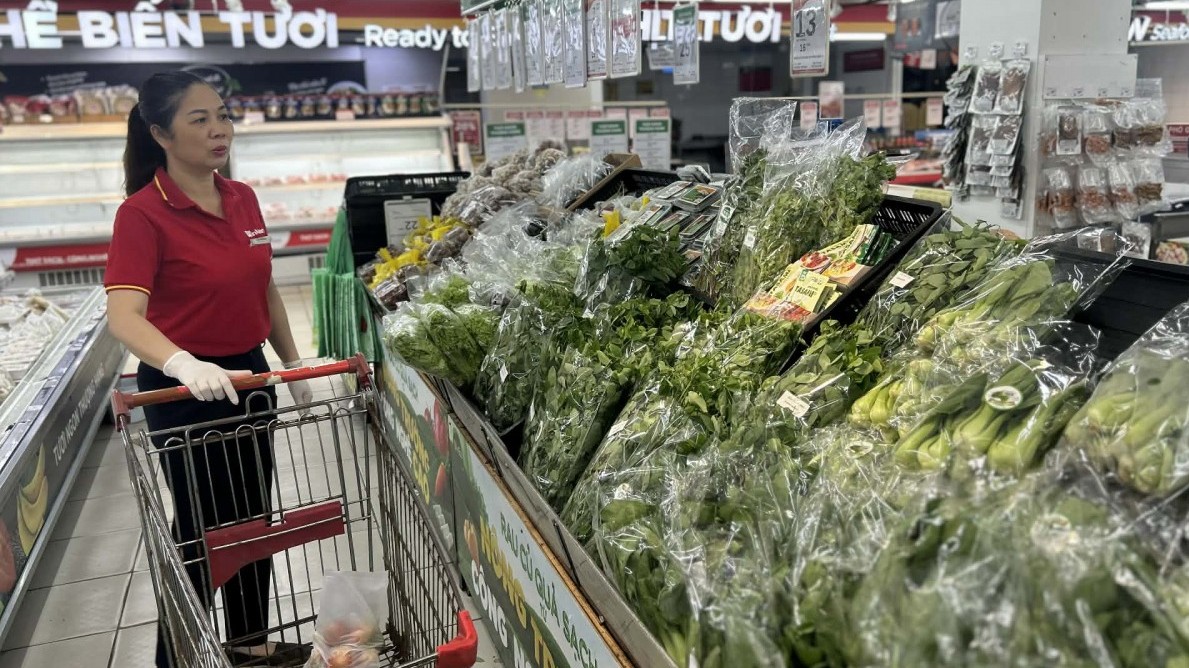 Bảo đảm nguồn cung hàng hóa thiết yếu tại các vùng đang bị cô lập do mưa lũ