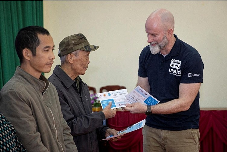 Vương quốc Anh tăng mức viện trợ hỗ trợ Việt Nam khắc phục hậu quả bão lũ Vương quốc Anh tăng mức viện trợ hỗ trợ Việt Nam khắc phục hậu quả bão lũ