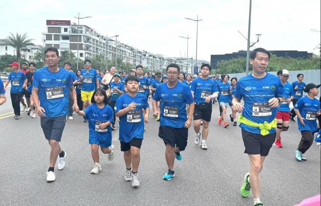 Giải Marathon Quốc tế Di sản Hạ Long 2025 thu hút gần 15.000 người tham gia