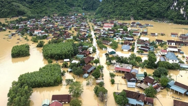 Ngân hàng Nhà nước yêu cầu khoanh nợ, tăng lực hỗ trợ miền Trung sau bão lũ