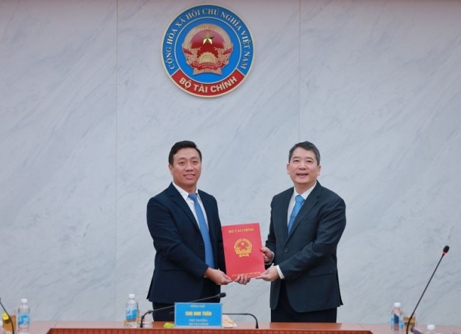 Bộ Tài chính trao quyết định bổ nhiệm Vụ trưởng Vụ Giám sát và Thẩm định đầu tư